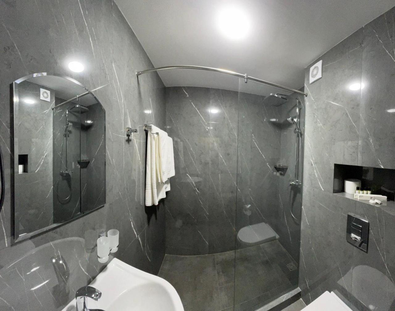 Avenue Park Hotel Yusufkhona Exterior photo
