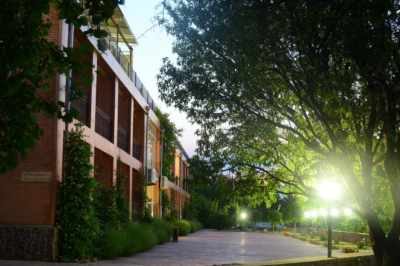 Avenue Park Hotel Yusufkhona Exterior photo